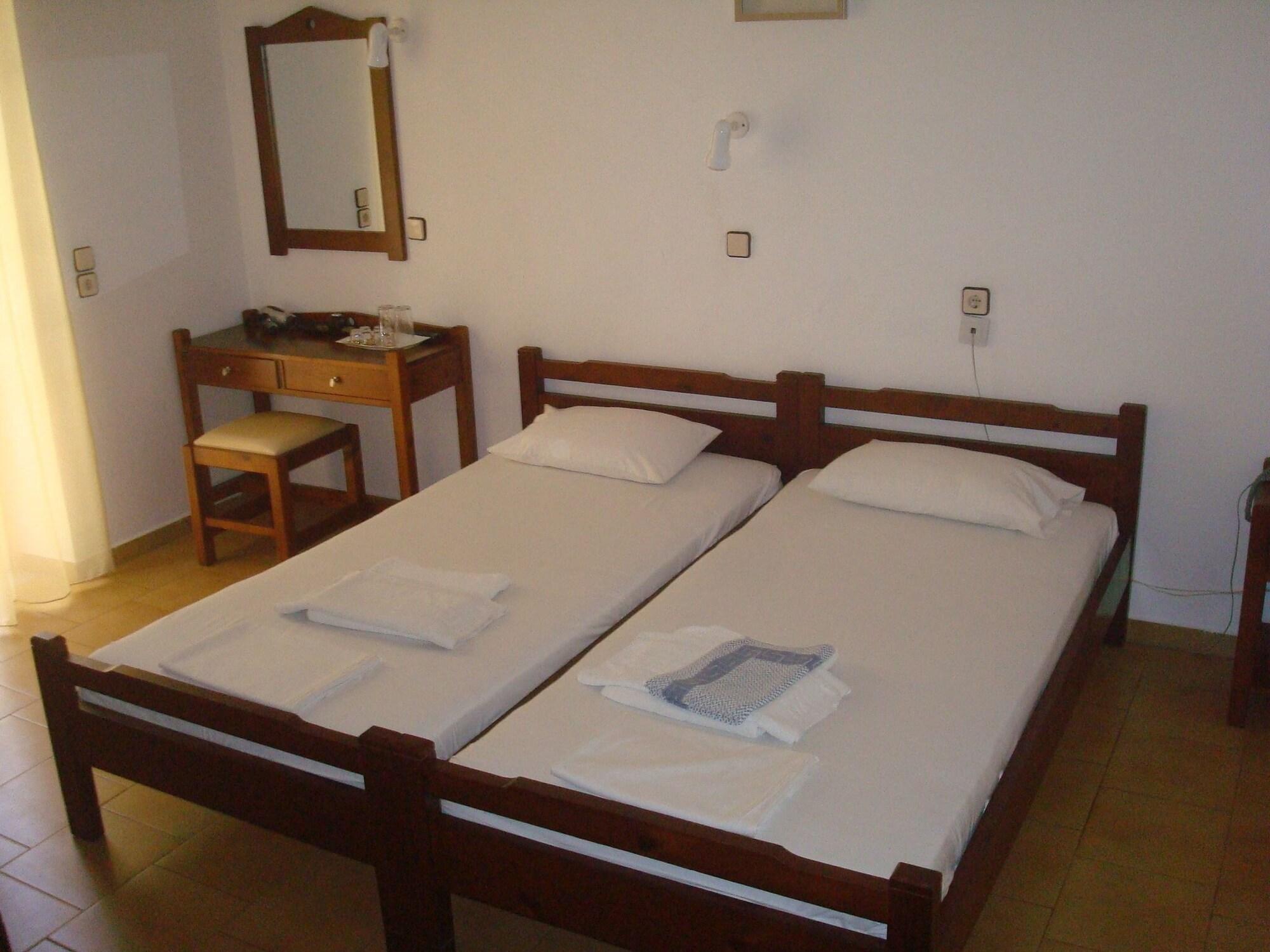Hotel Aghas Paleochora Buitenkant foto