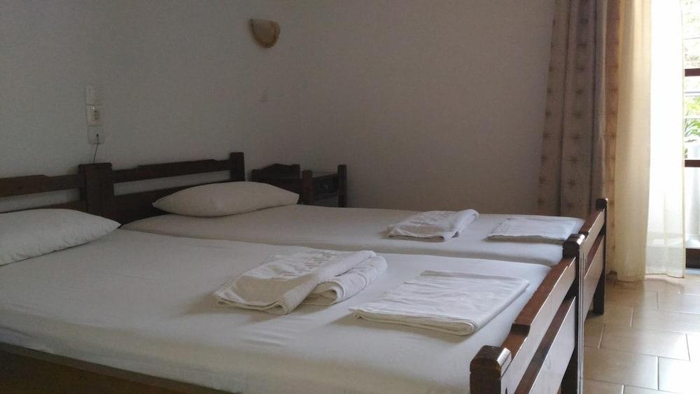 Hotel Aghas Paleochora Buitenkant foto