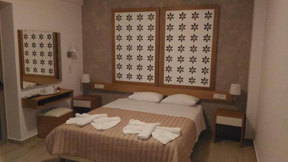 Hotel Aghas Paleochora Buitenkant foto