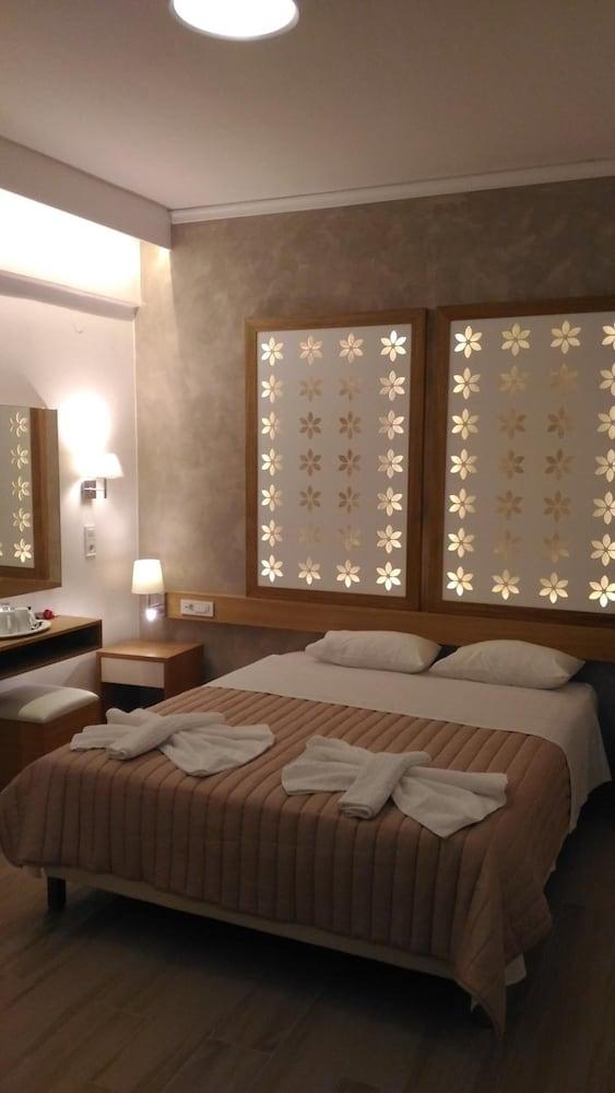 Hotel Aghas Paleochora Buitenkant foto
