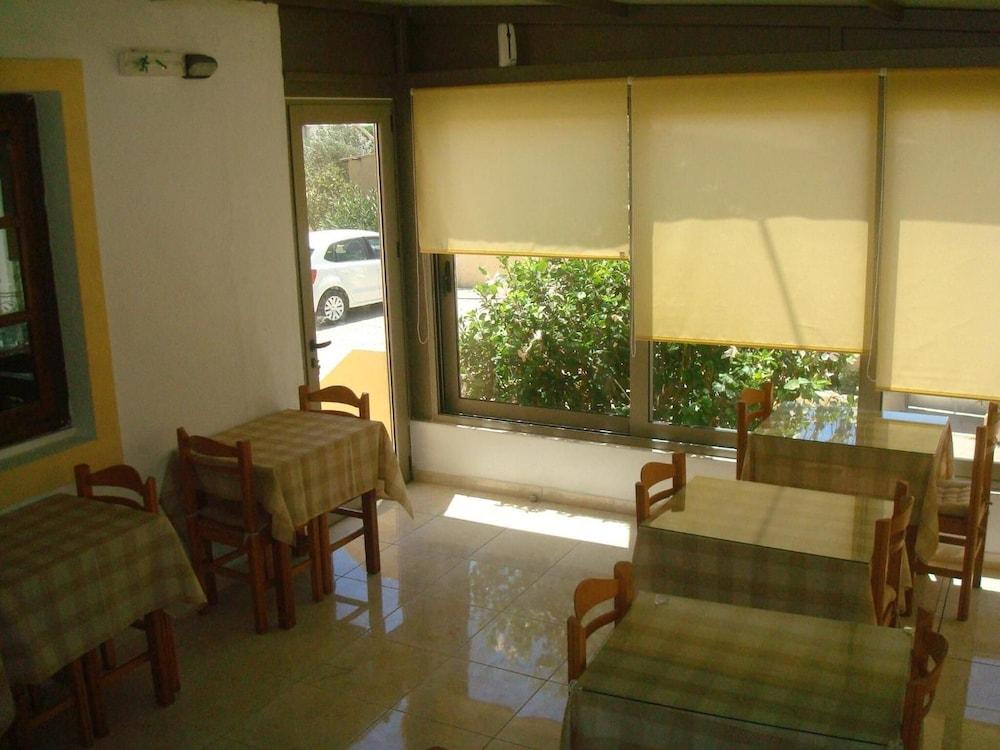 Hotel Aghas Paleochora Buitenkant foto