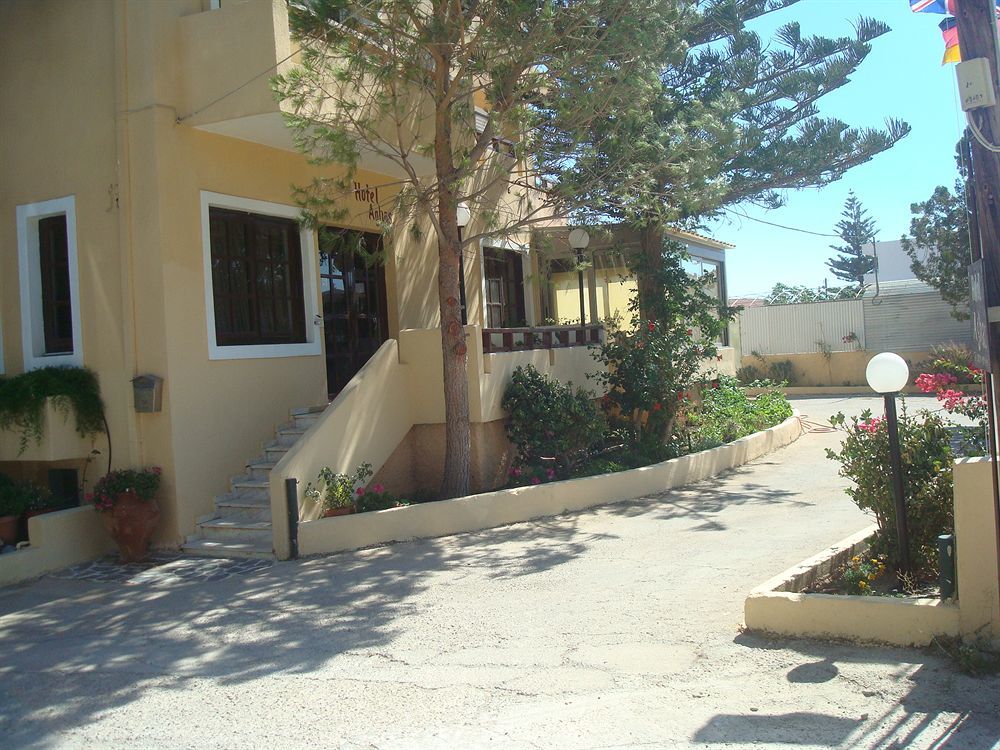 Hotel Aghas Paleochora Buitenkant foto