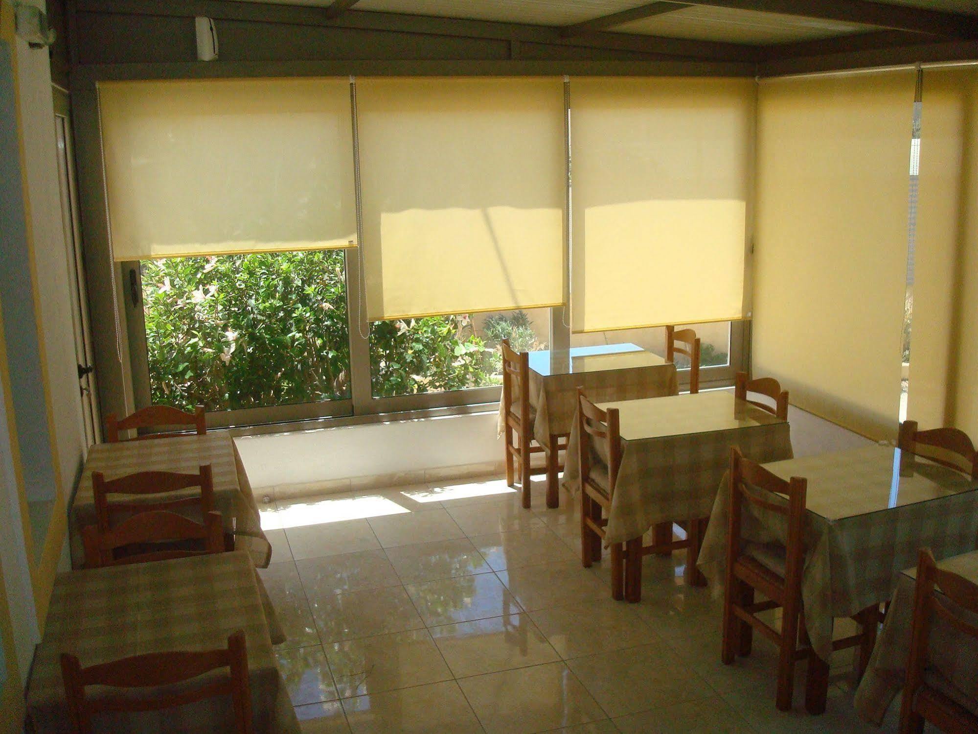 Hotel Aghas Paleochora Buitenkant foto